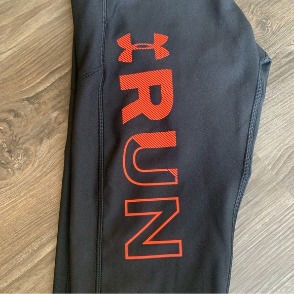 Under Armour Compression HeatGear Cropped Leggings - Picture 4 of 9